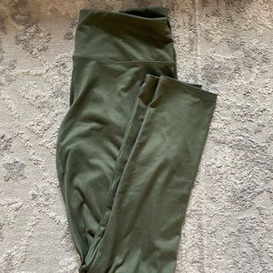 Green active leggings